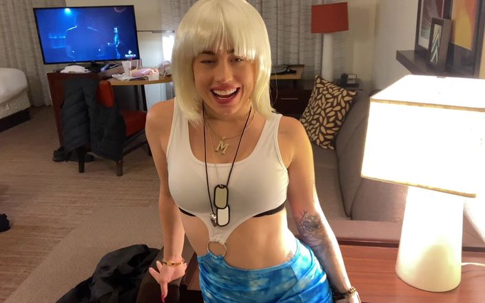 Pearlcockguy: Honeybunnyba, jolie femme, embauche pour sucer