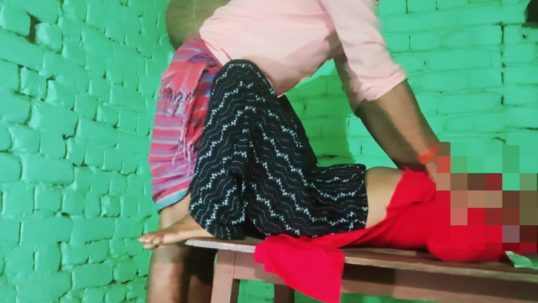 Trilokinath: Video bokong adik tiriku lagi asik nonton film india