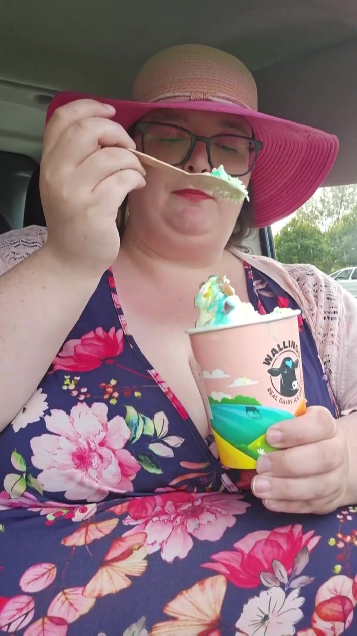 SSBBWLadyBrads: Hãy ăn một số icecream