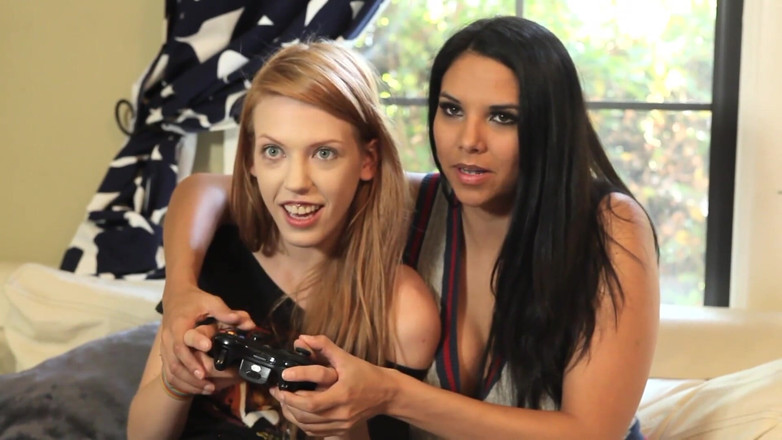 Lesbian Illusion: Ginger lesbian enjoys getting her cunt licked by her sexy...