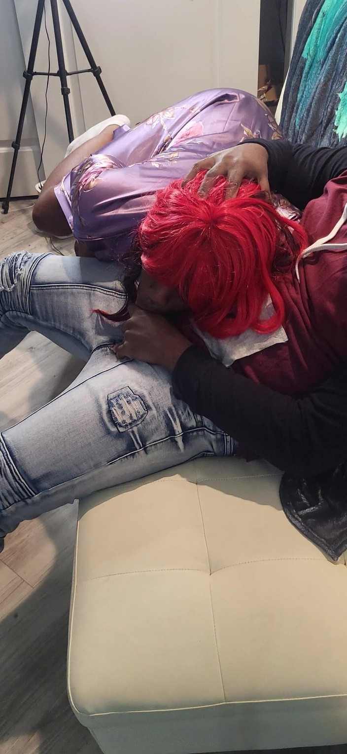 Wondahead21: Rödhårig slampa hals knullad på da soffa! Bara för fans -...