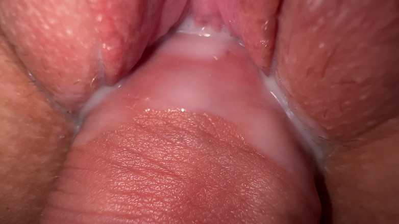 Kinky Mia: 极端特写流白浆的阴户性爱