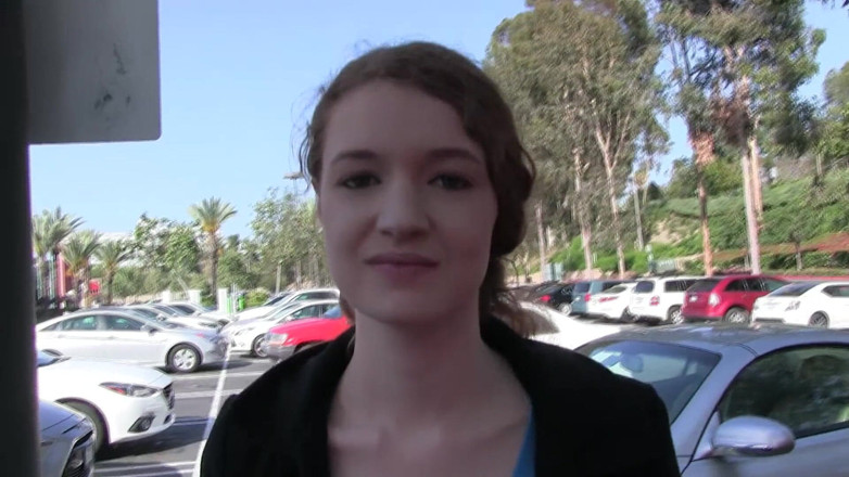 Perv Milfs n Teens: La rousse Abby Rain adore sucer des bites et la...