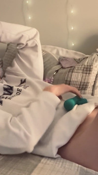 Macocha dostaje swoją zabawkę z powrotem i używa jej do spermy