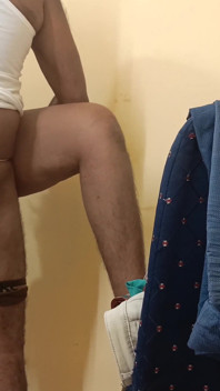 Sevimli üniversiteli kız tution öğretmenini emiyor