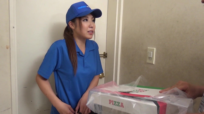 Caribbeancom: Gadis Asia menggemaskan tahu cara menyenangkan kontol besar