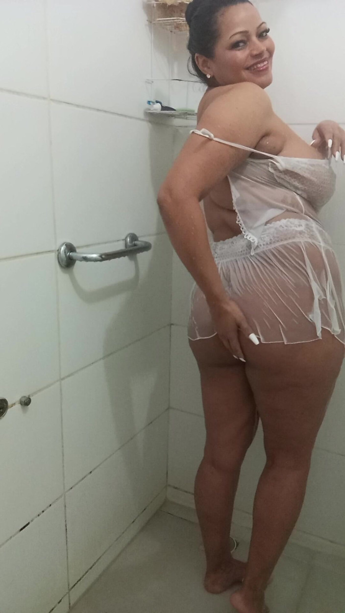 RoyalComedian46: Brunetă obraznică