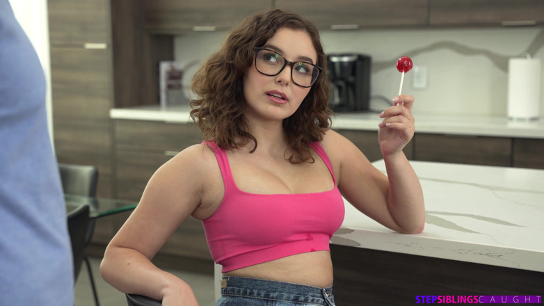 StepSiblings Caught: Agosto 2022 Gusto del mese Leana Lovings - S3:e1