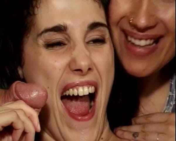 Filles Francaises: 섹시한 흑누나 창녀와 자지를 공유하는 화려한 프랑스 인형