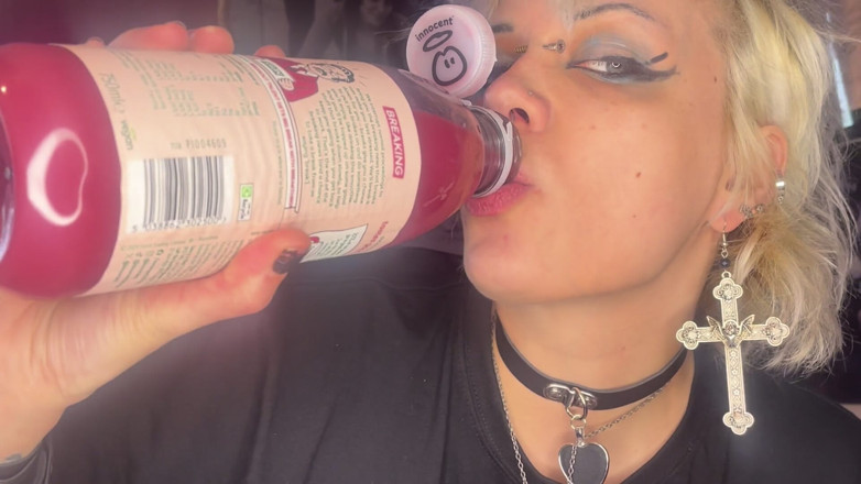 Glitterqueen1999: 2 petits mecs se sucent dans mon smoothie ! Une géante...