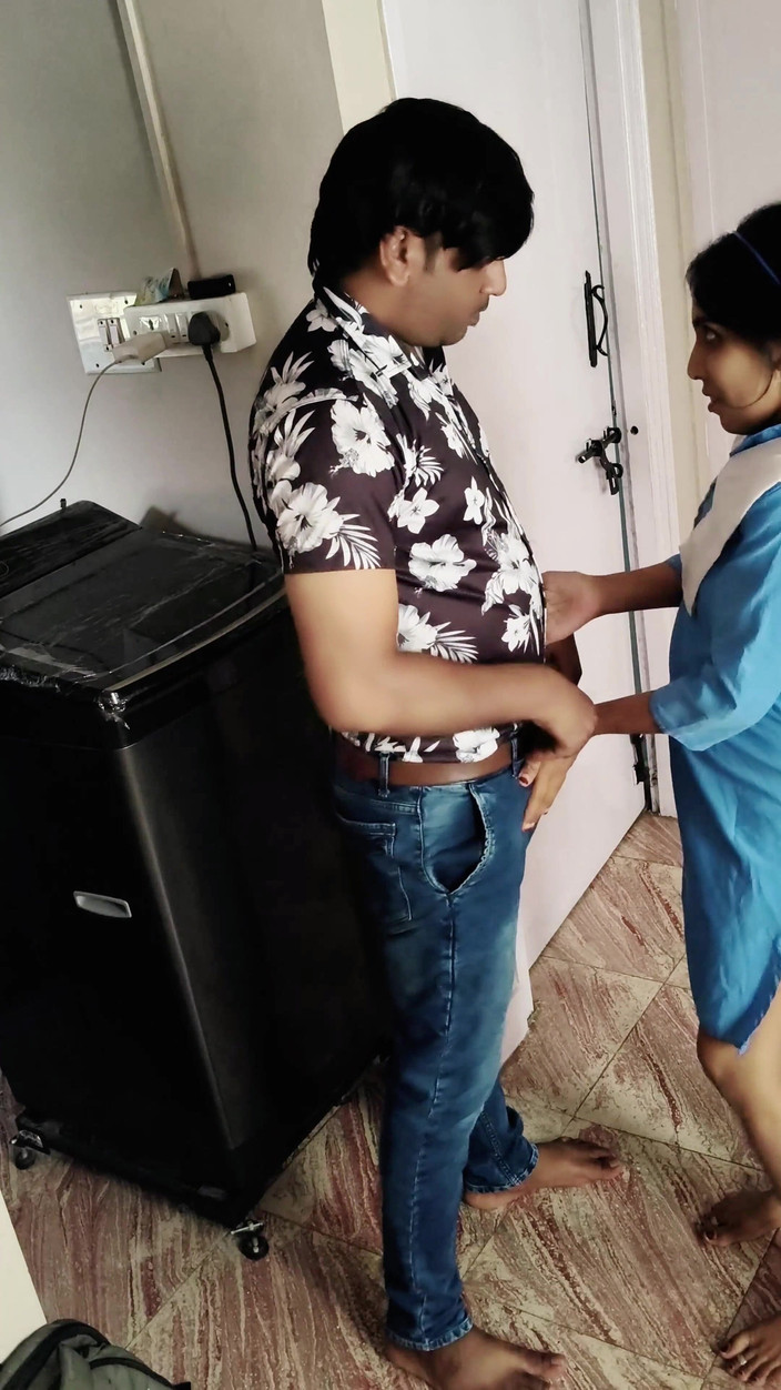 Bobbypranav: Sexo com enteada vizinha de uniforme