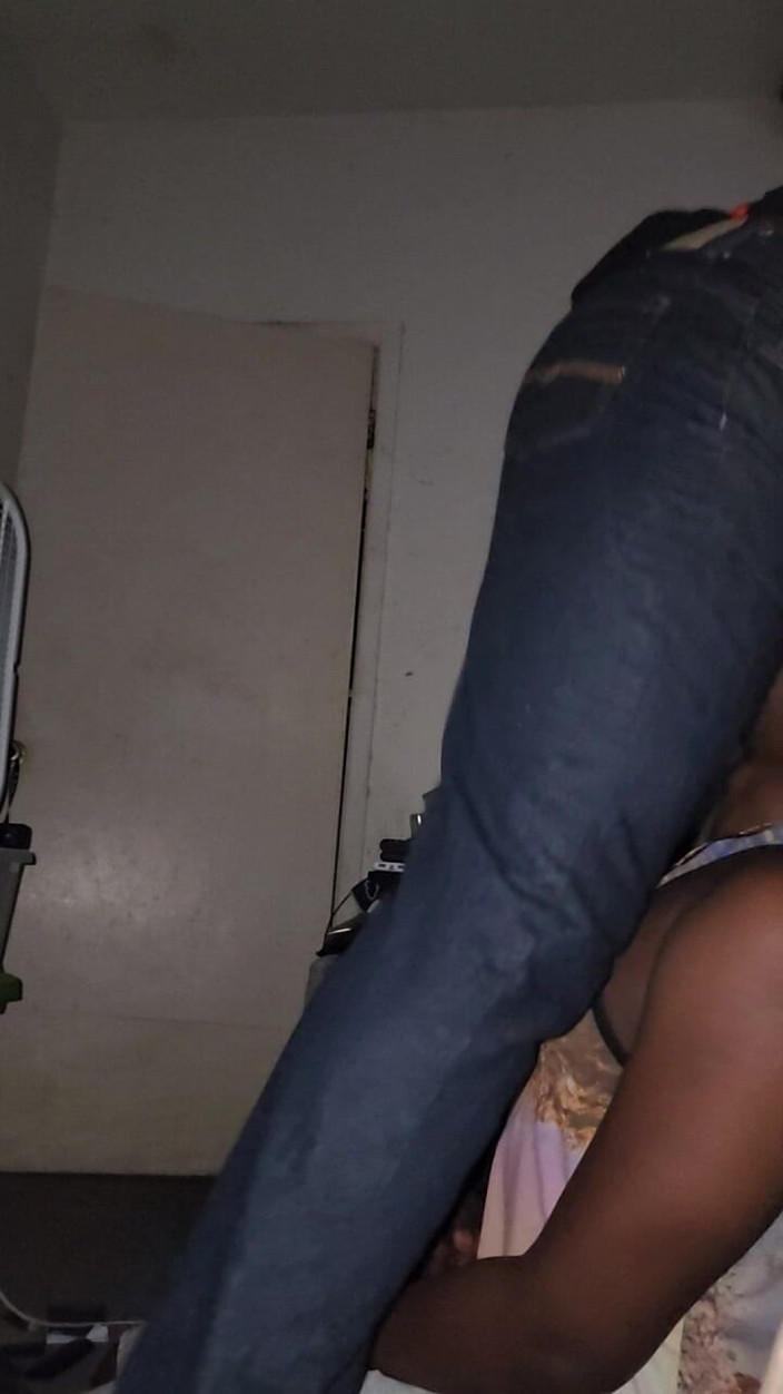 Wondahead21: Kongkek tekak pelacur saya dan seluar jeans ketat awak