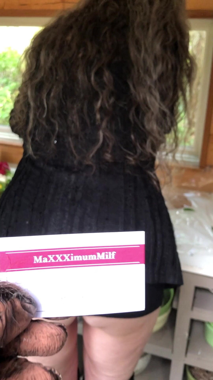 MaXXXimumMilf: Bigfoot Went All Yeti on My Yoni! Maxxximummilf