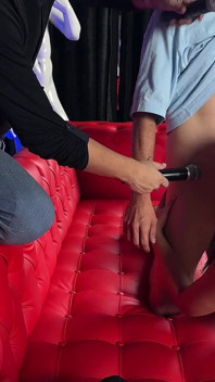 Bintang lucah Sarablonde menunggang zakar besar peminat di hadapan suami cuckoldnya!
