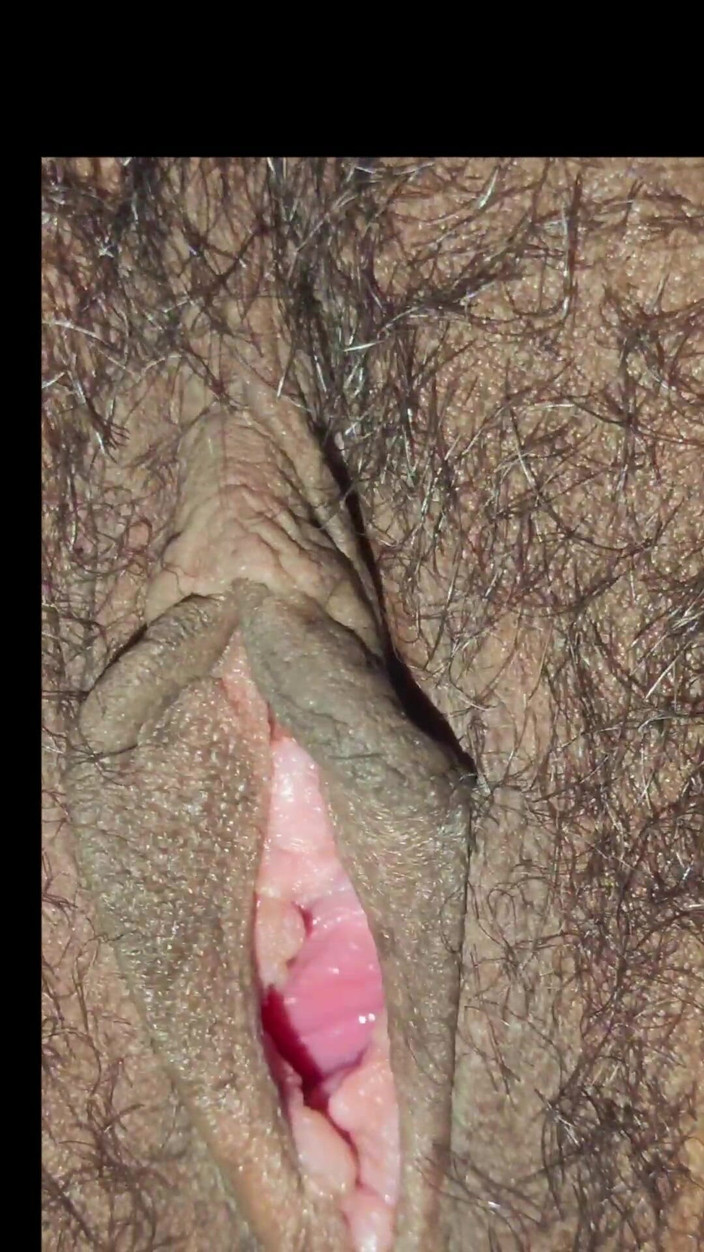 Hiyan: Desi-meisje vingerend met vibrator tienerkutje close-up
