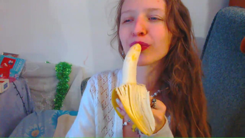 AnnaNotIdealAngel: Bananowy lodzik i czerwone naturalne bardzo długie włosy i niebieski...