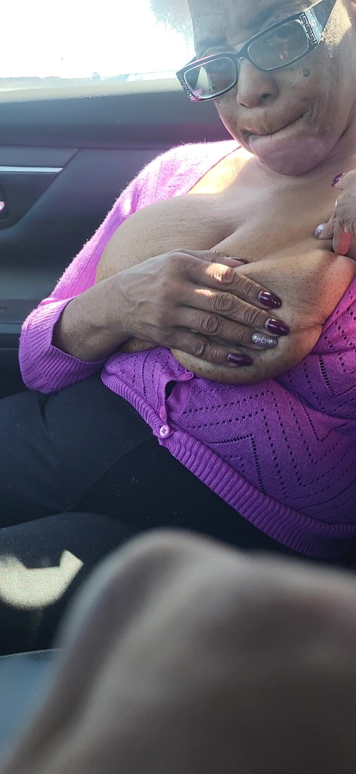 Chuck and Rob Doe: Titty Play in Car