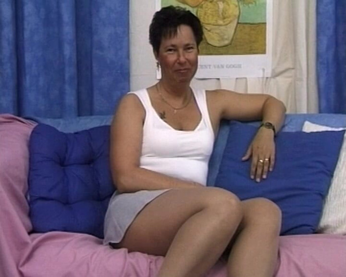 YOUR FIRST PORN: Mature Cynthia Satisfies Her Juicy Pussy