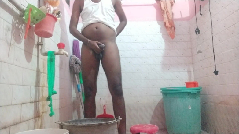 Tamil 10 inches BBC: Indiancă desi în baie