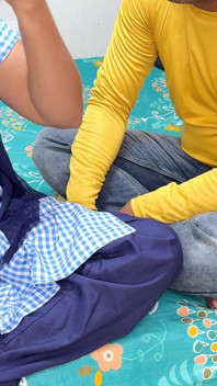 Gli studenti hanno chiamato insegnante e sono venuti a casa