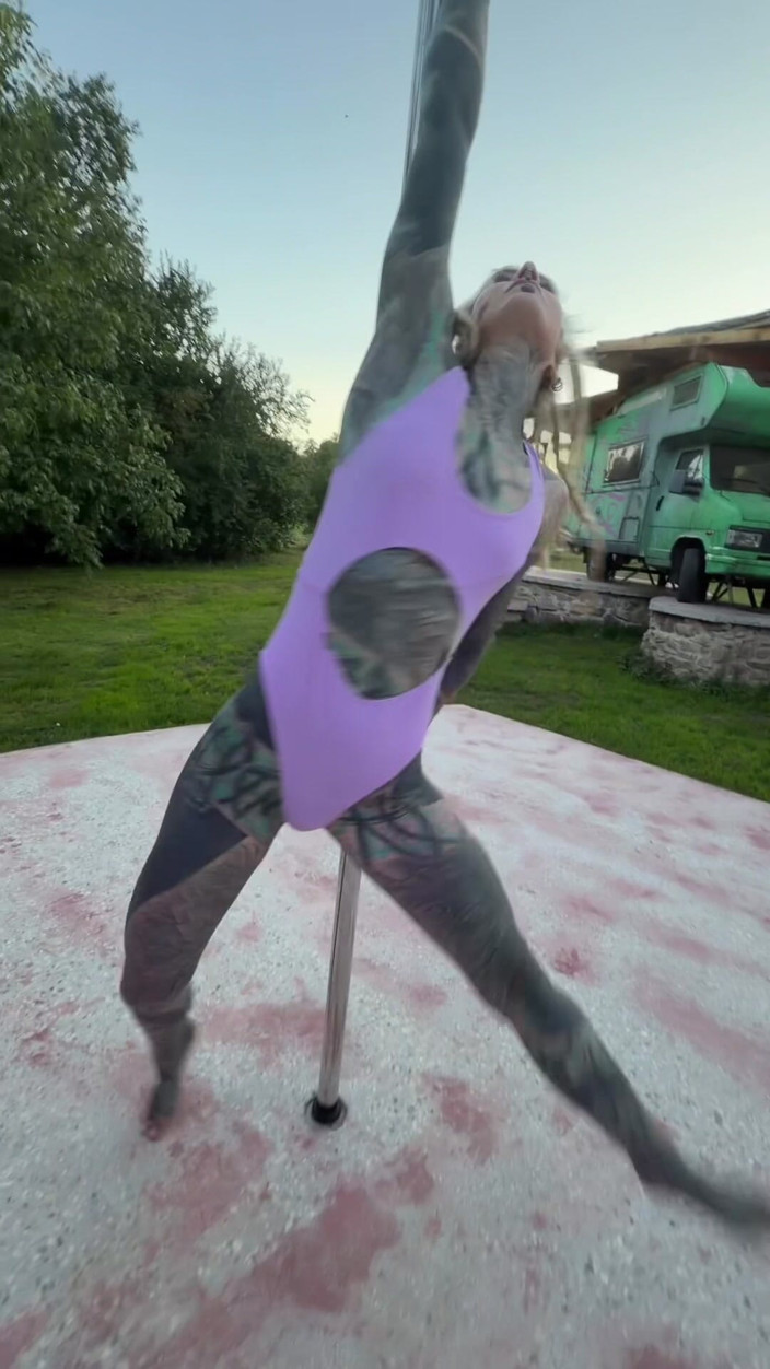 Anuskatzz: Do You Like My Dance for You?