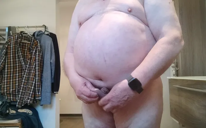 Karlchengeil: Drying after shower and play