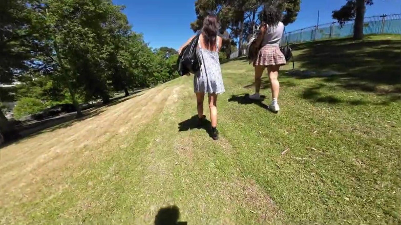 Mr LDN Lad: 二つのオーストラリアのみだらが拾い上げ、浴室で犯される