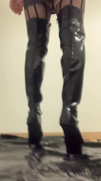 紧身衣高跟鞋高跟鞋