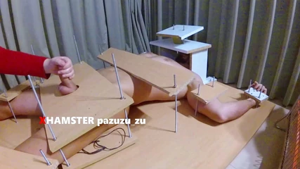 Dominação feminina pés fazendo cócegas e provocando. Punheta com orgasmo arruinado