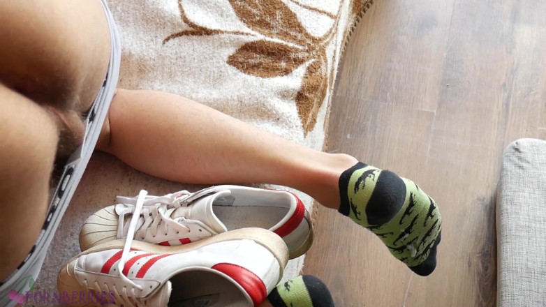 Ethan Alex: Sneakers and sweaty socks footjob, cum on soles