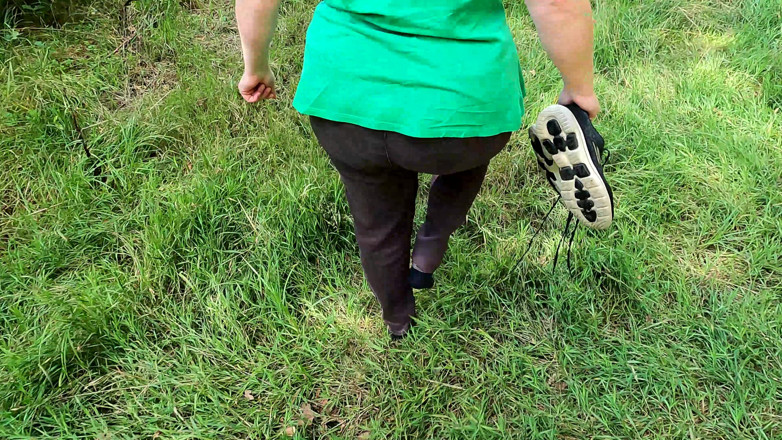 Bouncy Tits Action: Awek Udders bogel dipukul oleh matahari