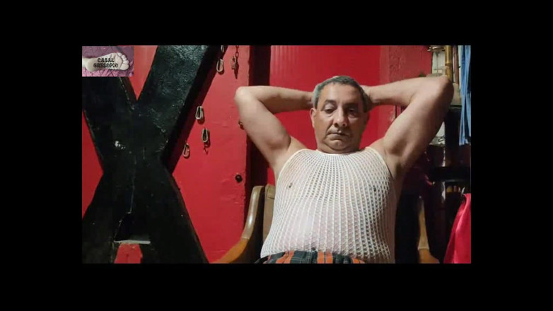 Casal Gresopio Male: Jose Castell Preto hladí její axily 3