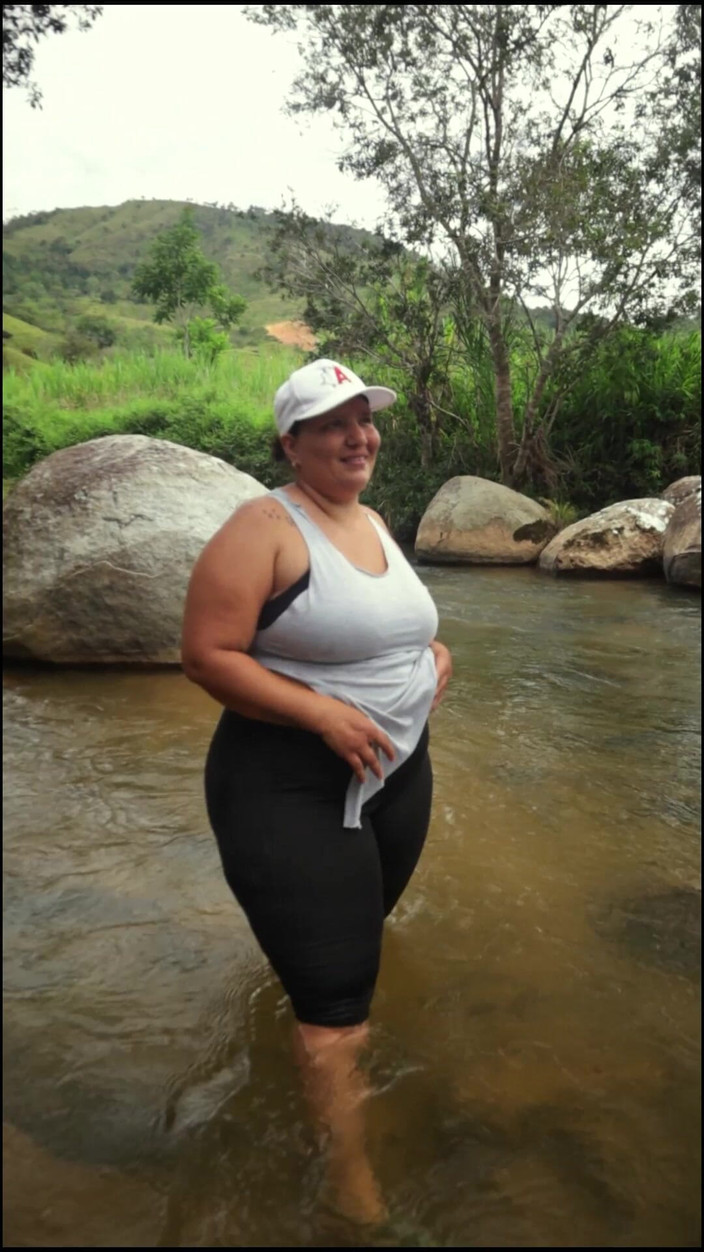 Lexly_16: 寻找在河里做爱的地方