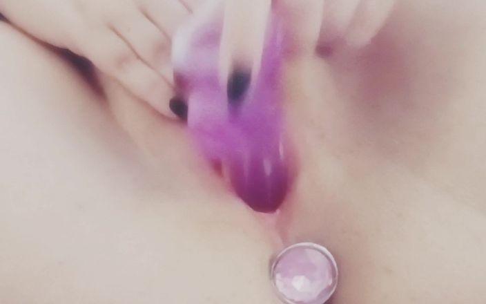 WildFlawiii: Joi mě šuká a stříkej se mnou! Nadržená děvka manželka miluje šukání...