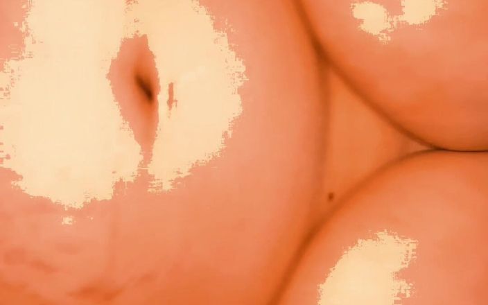 Thicklovingfun40H: Дружина з величезними цицьками використовує свої улюблені іграшки