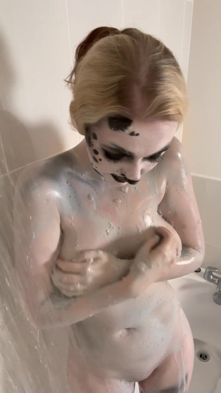 Em Yang: Dalmatian Bodypaint Shower Play