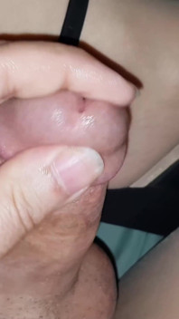 Dani leg fuente semen en pantimedias bronceada