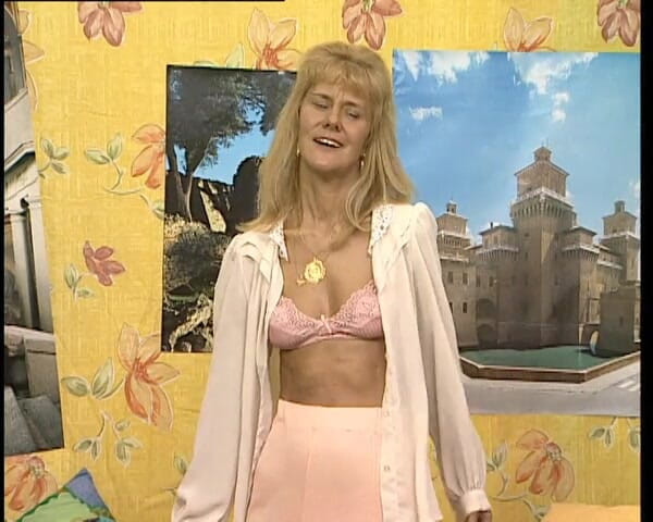 YOUR FIRST PORN: Regina sunt mai în vârstă, dar sunt încă excitată