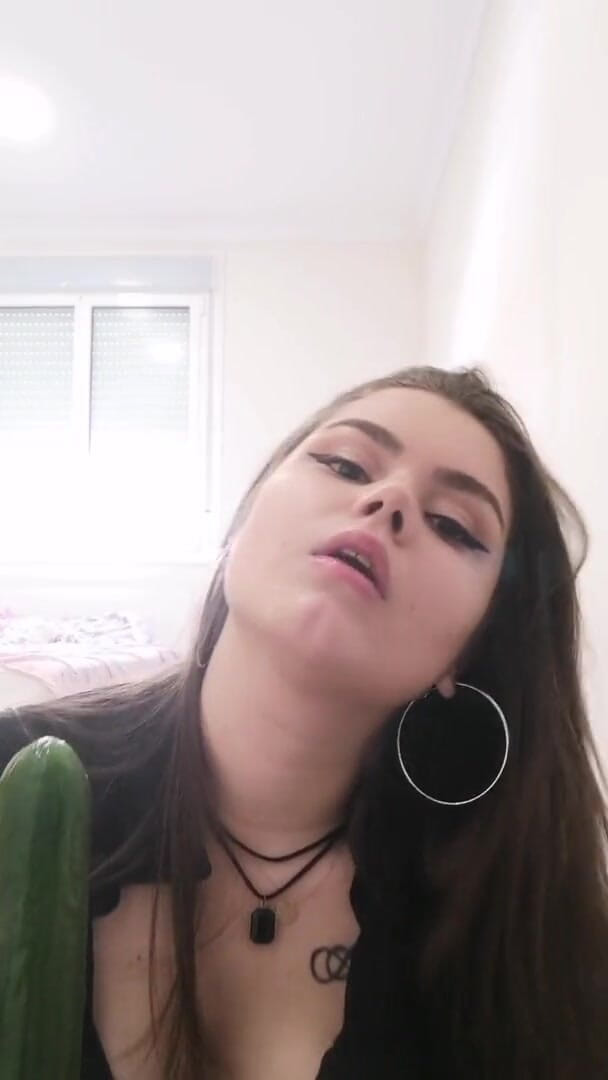 Your fantasy studio: Ahegao s okurkou