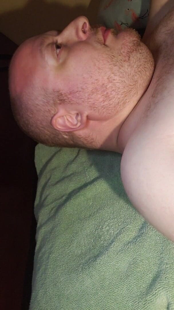 Charlieboy69: Gırtlağına kadar alma 2 dildo eğitimi bölüm 1