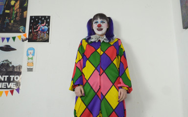 honksofdespair: Silly Clowngirl
