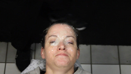 Dirty Dees: Si Dia Kembali Dan Mukanya Diliputi Dengan Pancutan Besar Kacang