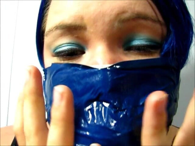 Selfgags classic: Layla si scopa un'altra crudele, stretta e enorme strozza con 18...
