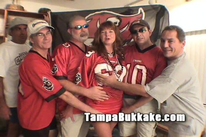 Tampa Bukkake: Florida MILF Bucs Gangbang Bukkake Party Red Head Nasienie jebanie...
