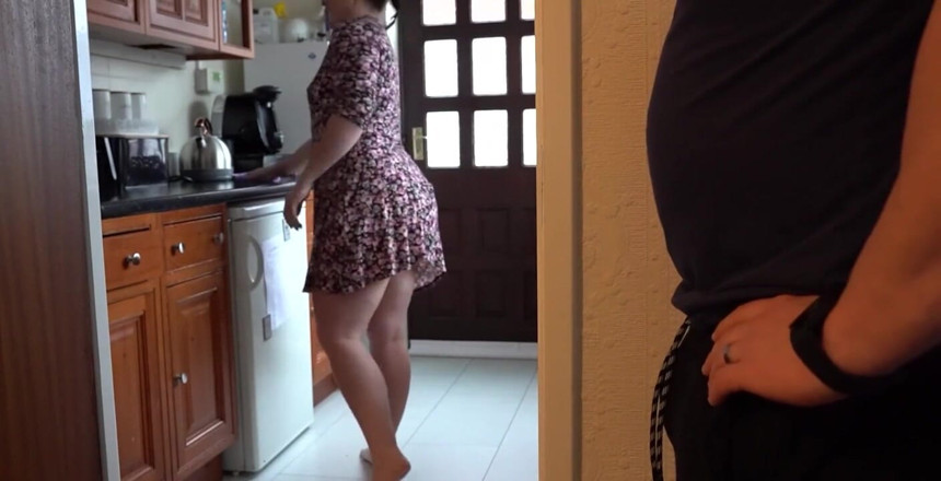 Stacey Reid: Cuckold kitchen fuck fantasy!