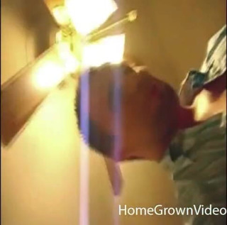 Homegrown Video: Marie o ia în cur