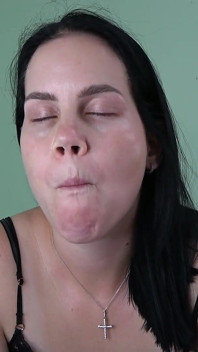 hot beb Anna chabaati hai aur gubbare uraati hai