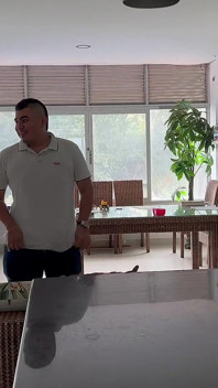 Вам просто потрібна більш досвідчена жінка, щоб допомогти вам витягнути сперму