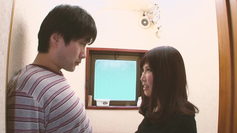 JAPAN IN LOVE: ライジングサンビューティーズ シーン4 セクシーで豊満な日本人女性がストッキングを履き、剃られたアソコとセックス