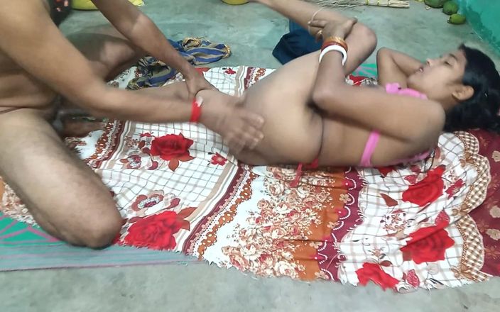 Sumitra-bhabi: 私は一晩中、義理の妹を裸でファックしました
